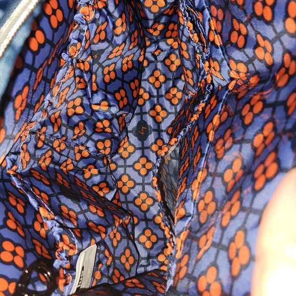 Lug Hatchback - Picture 2 of 3